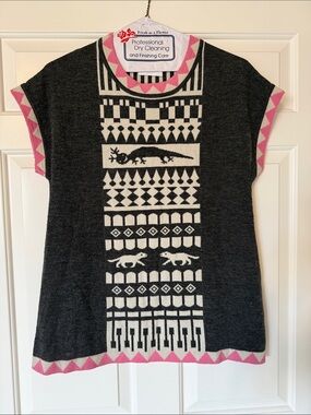 Tsumori Chisato Charcoal, White & Pink Graphic Scoop Neck Knit Top